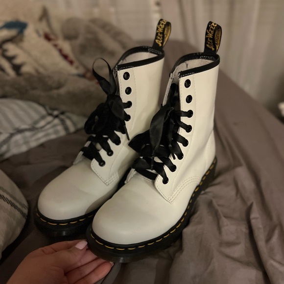 White lace up Dr Marten boots. - Picture 2 of 4